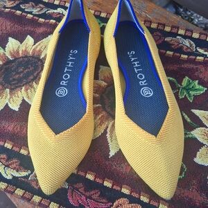 Rothy's Womans Gold Pointer Flats Size 8